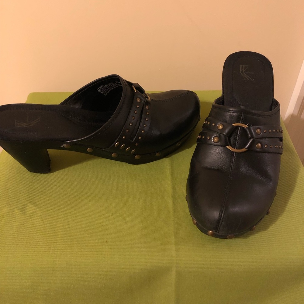 White Mt black clogs